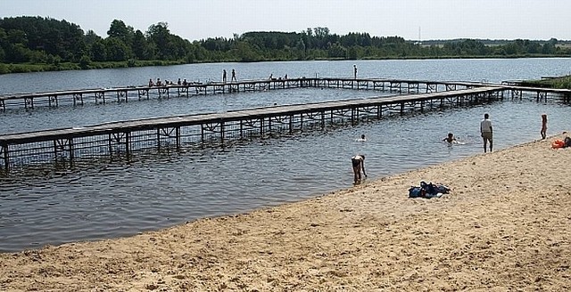 Nad Stawem Górnym pojawiła się wreszcie piaszczysta plaża.