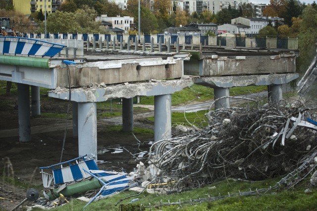 Rozpoczęło się, oczekiwane od dawna, wyburzanie starego wiaduktu na alei Monte Cassino w Koszalinie.