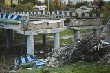 Trwa wyburzanie wiaduktu na al. Monte Cassino w Koszalinie. Obiekt zniknie do końca roku [NOWE ZDJĘCIA, WIDEO]