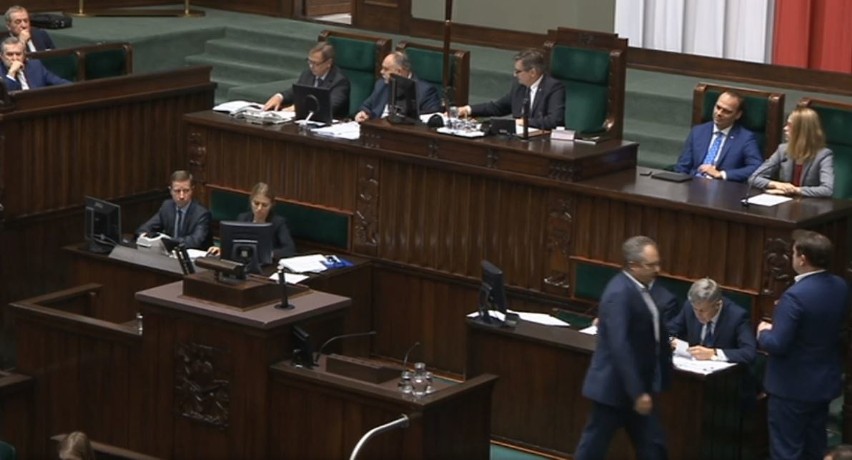 Wolne 12 listopada. Sejm podjął decyzję. Prezydent podpisał ustawę. W poniedziałek nie idziemy do pracy, sklepy zamknięte RELACJA Z SEJMU 