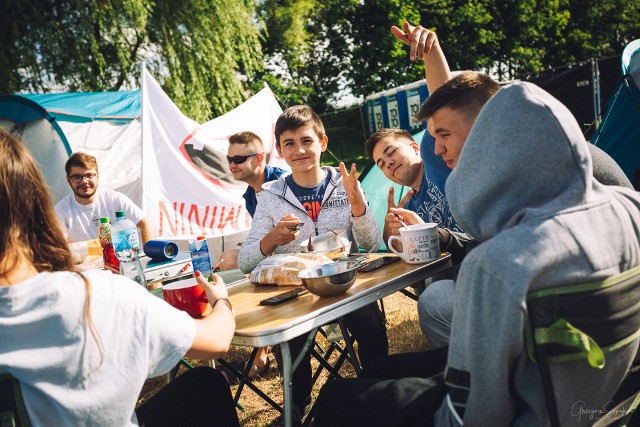Młodzi przybyli na Festiwal Życia do Kokotka, nie tylko z całej Polski, zjawiła się i jedna grupa z Brukseli.