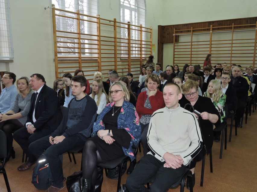 W Ostrowi Mazowieckiej wręczono statuetki niezwykłym ludziom [ZDJĘCIA]