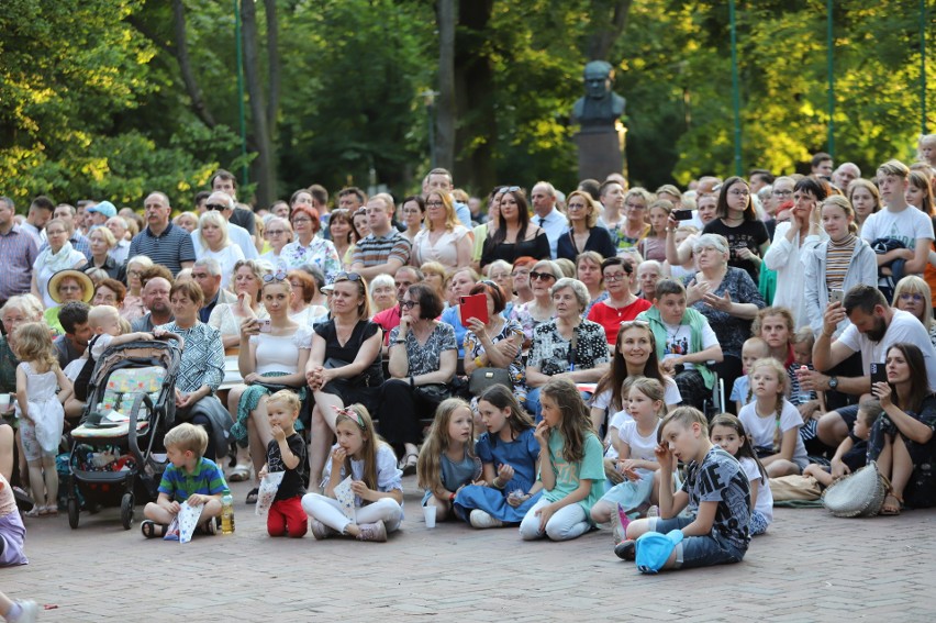 Piękne X Uwielbienie w Centrum Miasta Kielce. Wystąpili Maleo, Arkadio i inni wykonawcy. Była adoracja Najświętszego Sakramentu