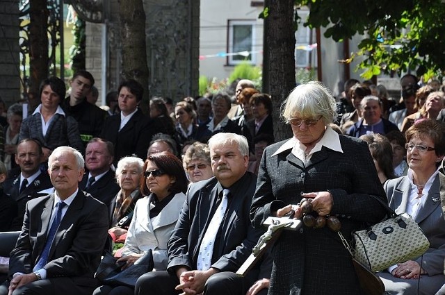 W uroczystościach uczestniczyło kilka tysięcy osób. 