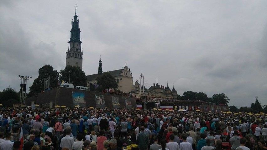 Papież w Częstochowie: Harcerki pomagają służbom podczas ŚDM