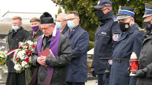 Władze powiatu lipskiego oraz przedstawiciele miejscowych organizacji i mieszkańców uczcili ofiary zbrodni katyńskiej. Uroczystość odbyła się w ostatni wtorek, 13 kwietnia, w reżimie sanitarnym.