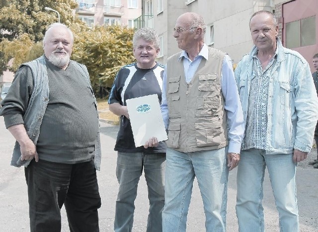Taksówkarze z Żagania i Zielonej Góry żądają sprawiedliwości. Uważają, że zostali oszukani przez pracodawcę, który brał na nich pieniądze z Państwowego Funduszu Rehabilitacji Osób Niepełnosprawnych.