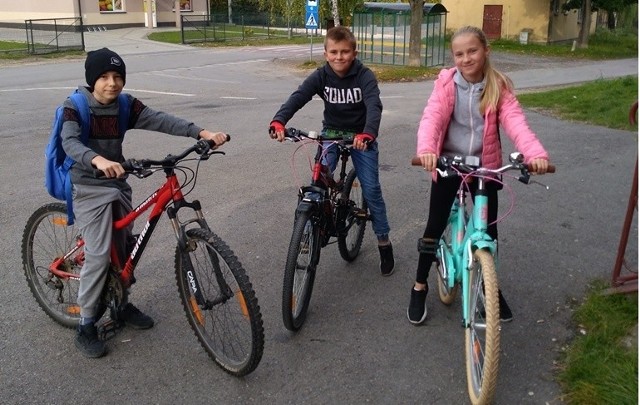 Uczniowie z Kurozwęk aktywnie uczestniczyli w Europejskim Tygodniu Sportu. Więcej zdjęć na kolejnych slajdach.