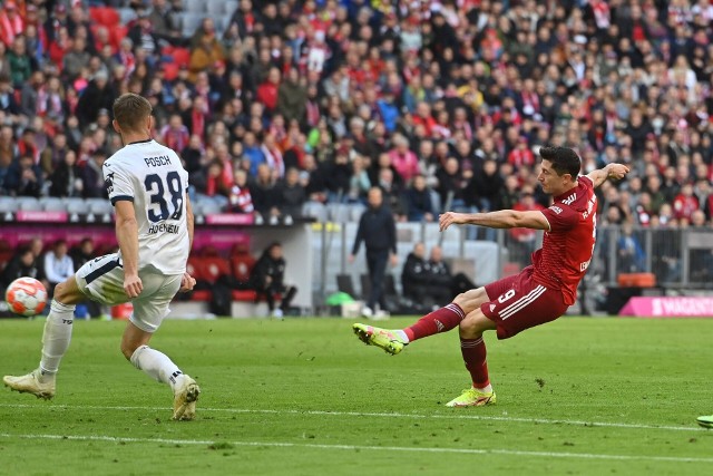 Piękny gol Roberta Lewandowskiego sprzed pola karnego! Bayern rozbił Hoffenheim