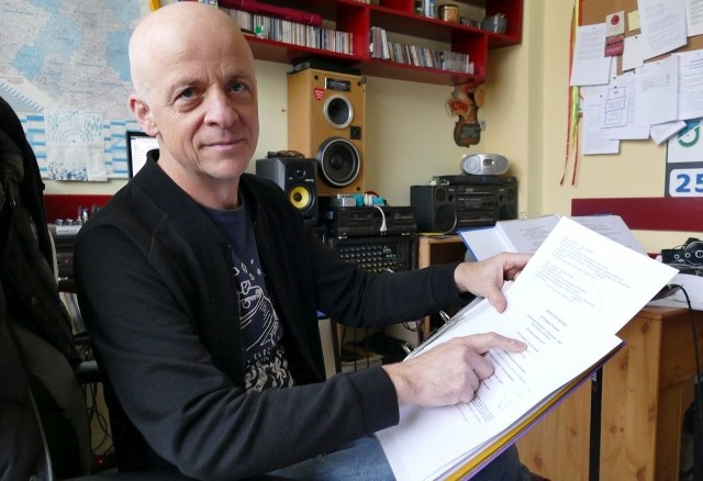 Pomysłodawca i organizator konkursu Roman Cieślak. Instruktor muzyczny, kompozytor, aranżer i gitarzysta.