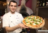 Pizzę Roma z serem ricotta i cukinią poleca restauracja Lawenda w Kielcach [PRZEPIS]