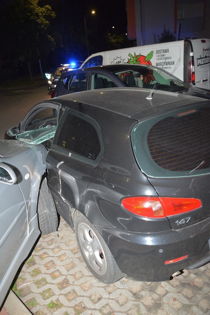 Policyjny nocny pościg ulicami Tarnobrzega. Pijany kierowca uszkodził dwa samochody. Zobacz zdjęcia