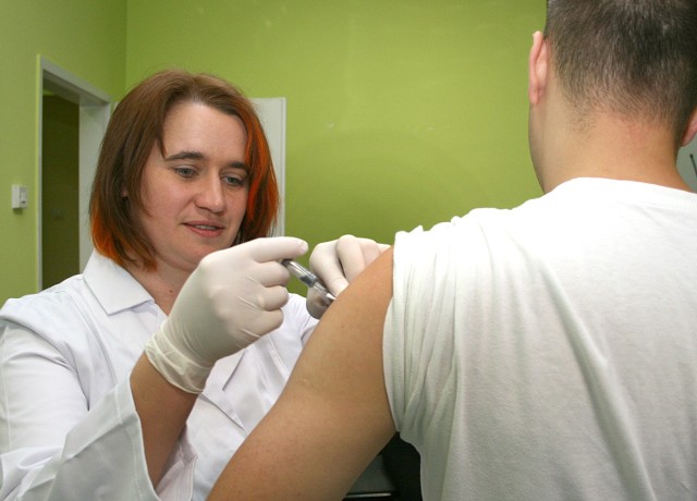 Jesień, to najlepszy okres na szczepienia przeciw grypie. Można ich już dokonać w radomskich przychodniach.