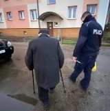 Region. Staruszek płakał, bo bankomat nie oddał karty. Pomogli policjanci