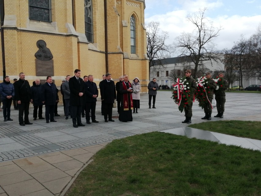 Władze Łodzi i województwa uczciły 12. rocznicę katastrofy prezydenckiego samolotu Tu-154