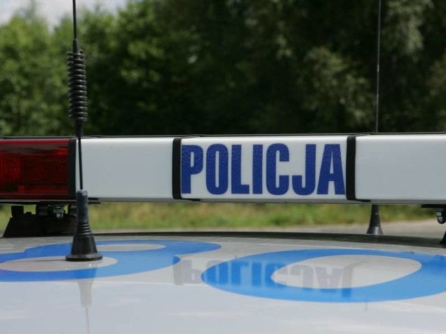 Policjanci ustalili, że do kiosku włamał się 13-latek. Pomagał mu w tym jego o rok młodszy kolega.