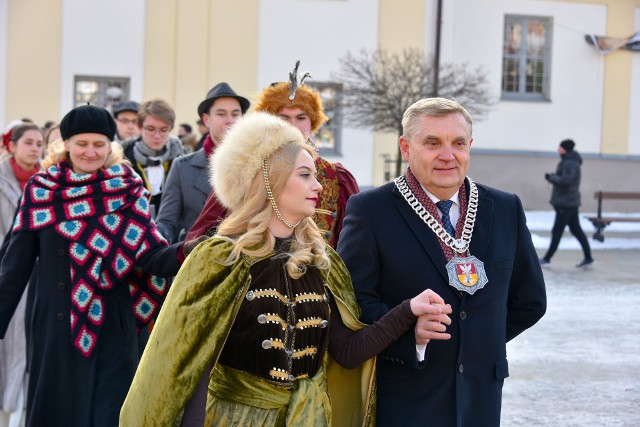 Tradycyjnie już przedstawiciele maturzystów z białostockich szkół odtańczyli wspólnie poloneza.