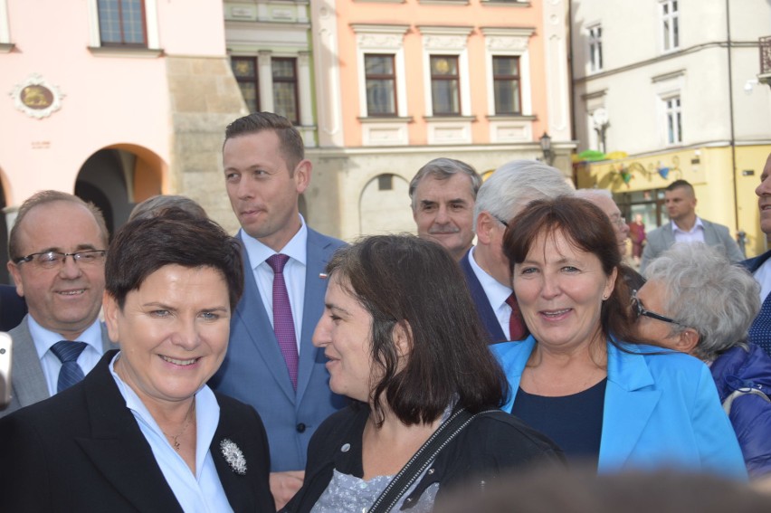 Wybory samorządowe 2018. Wicepremier Beata Szydło spotkała się z tarnowianami na Rynku [ZDJĘCIA]