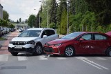 Zderzenie czterech aut na skrzyżowaniu w Kaliszu. Kierująca hondą wymusiła pierwszeństwo przejazdu