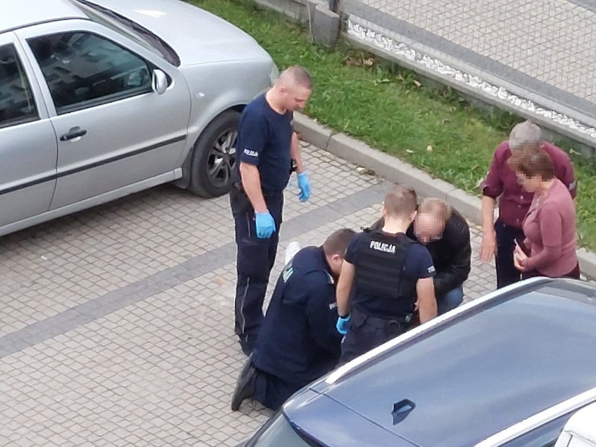 Do nagłego zachorowania mężczyzny doszło na parkingu przy...