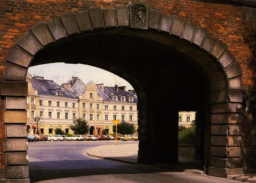 Kiedyś Zebrań Ludowych, teraz Zamkowy. Plac, który jest jedną z najważniejszych wizytówek Lublina. Zdjęcia z drugiej połowy XX wieku