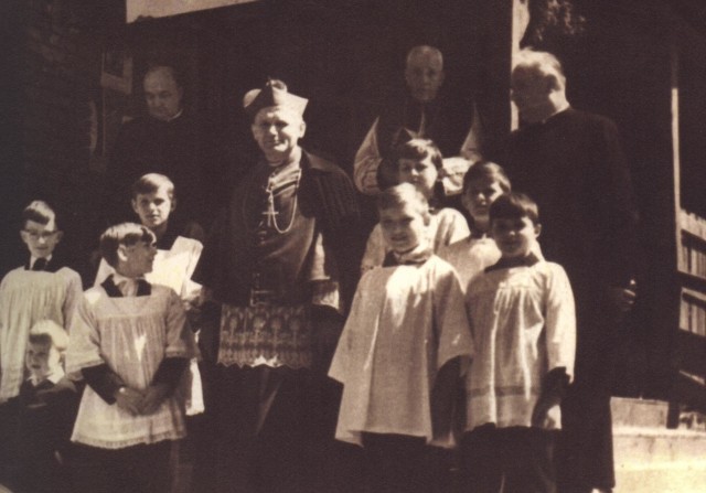 Bierzmowanie młodzieży - parafia pw. św. Wojciecha i św. Katarzyny - 1960 rok.