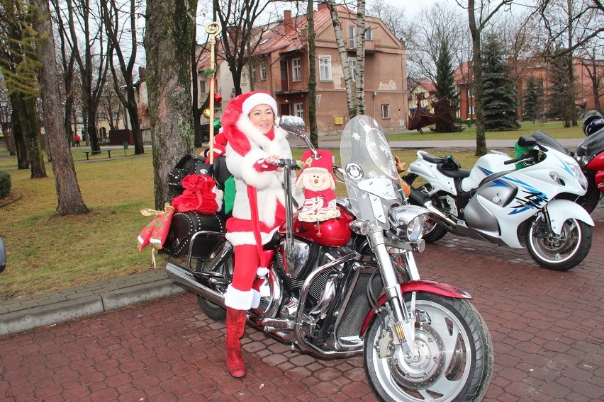 Parada Mikołajów na motocyklach w Rudniku nad Sanem dała wiele radości i słodyczy