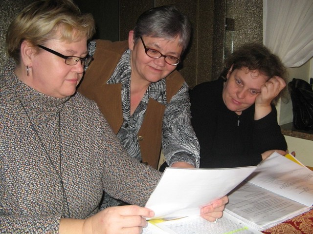 - O tym, co poprawić w naszych blokach dyskutujemy czasem do późna, ale są już efekty - mówią: Bożena Kwiatkiewicz (od lewej), Janina Grządko i Grażyna Szafarewicz.