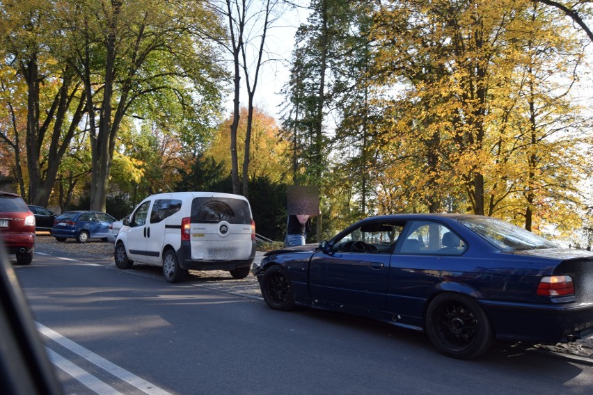 Kolizja na ulicy Ordona w Szczecinku. BMW wjechało w citroena [zdjęcia]