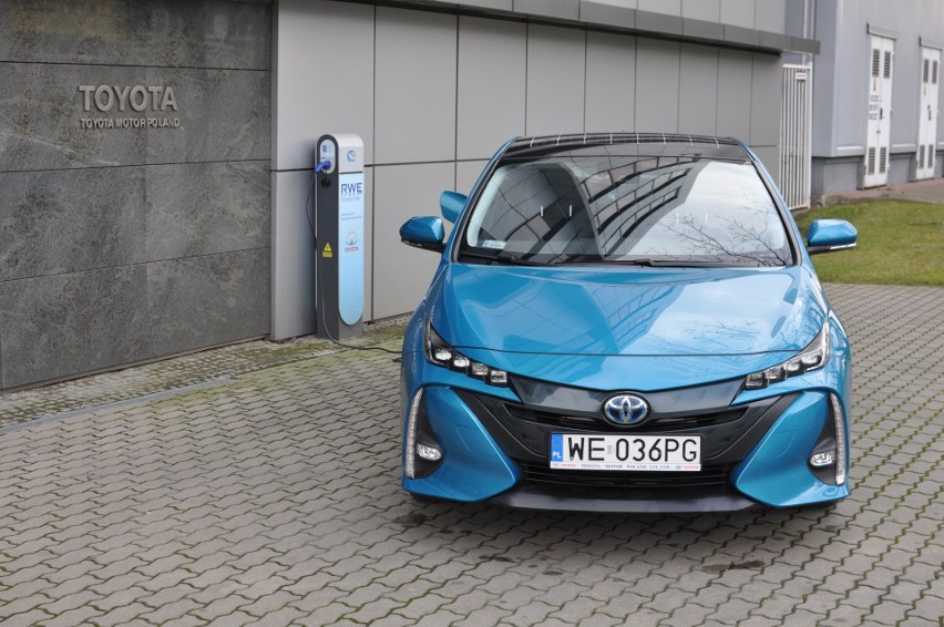 Toyota Prius Plug-in Hybrid...