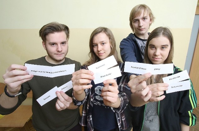 Michał, Natalia, Ania i Mateusz – ich zadaniem było połączenie w pary literackich kochanków.