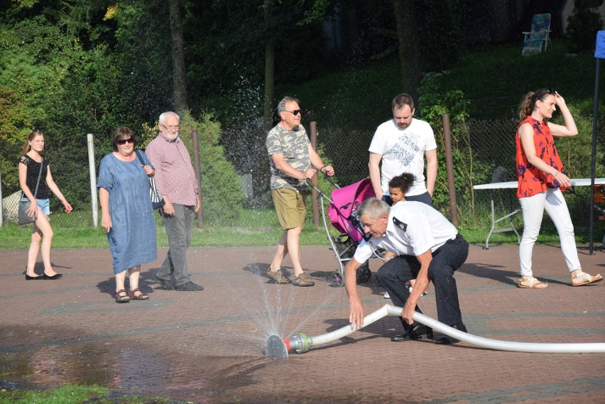 Piknik strażacki w Kroczycach. Były pokazy strażackie i występy artystyczne FOTO