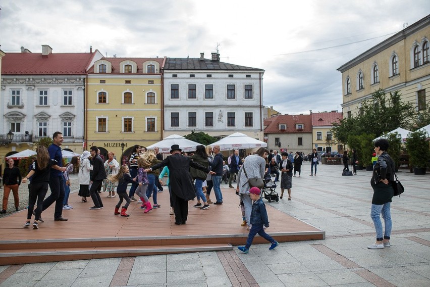 Letnie potańcówki wróciły do Tarnowa [ZDJĘCIA]