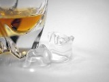 W najnowszym filmie James Bond napije się polskiej wódki. O jaki nasz mocny alkohol chodzi? 