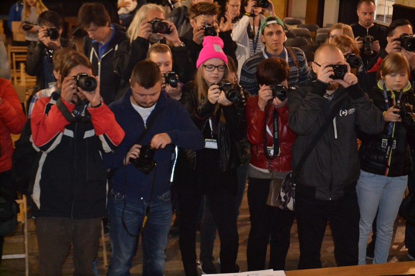 Częstochowa: Fotomaraton 2016 rozpoczęty. Tegoroczne hasło to: "Po drugiej stronie lustra" [ZDJĘCIA]