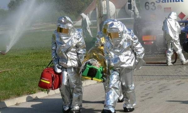 Świętokrzyscy strażacy są świetnie wyposażeni w sprzęt potrzebny do akcji ratunkowych na stacjach paliw i stacjach dystrybucji gazu, ale same stacje pozostawiają wiele do życzenia w zakresie bezpieczeństwa.