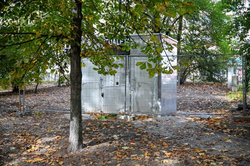Białystok. Najsłynniejsza miejska toaleta za ponad 400 tys. zł ciągle jest zamknięta   