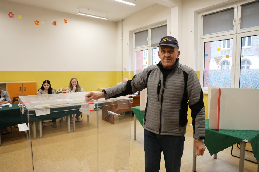 Wybory 2024 w Świętochłowicach. Mieszkańcy oddają głos na...
