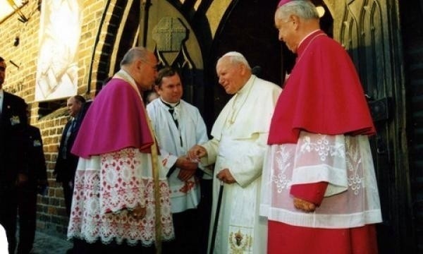 Jan Paweł II był w Gorzowie w 1997 roku przez około cztery...
