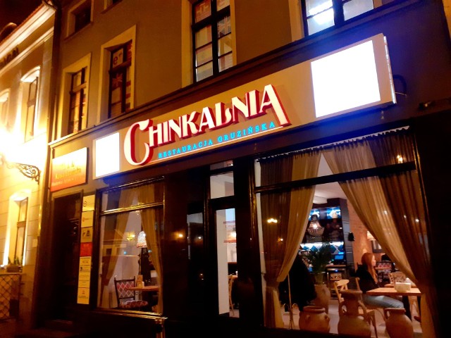 "Chinkalnia" z gruzińskimi przysmakami otworzyła swe podwoje w Toruniu kilka dni temu, przy Rynku Nowomiejskim 4. Od początku przyciąga ciekawych klientów. Przetrwa na toruńskiej starówce?