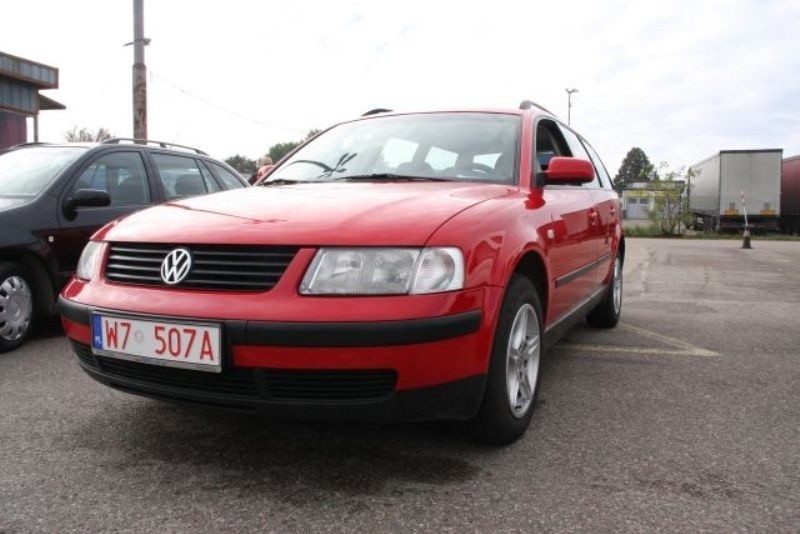 VW Passat, 1999 r., 1,6, 6 tys. 900 zł;