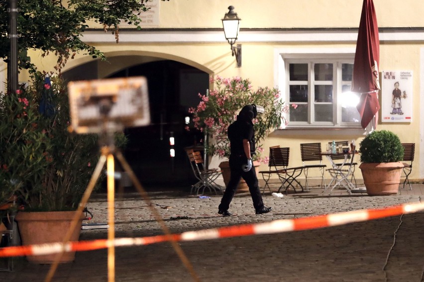 W zamachu bombowym w Ansbach w pobliżu Norymbergi 12 osób...