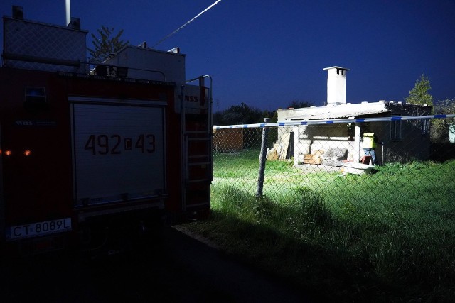 W piątek wieczorem na terenie ogródków działkowych w Szubinie policjanci znaleźli ciało mężczyzny. Do sprawy został zatrzymany pijany 27-latek.Więcej informacji w dalszej części galerii >>>