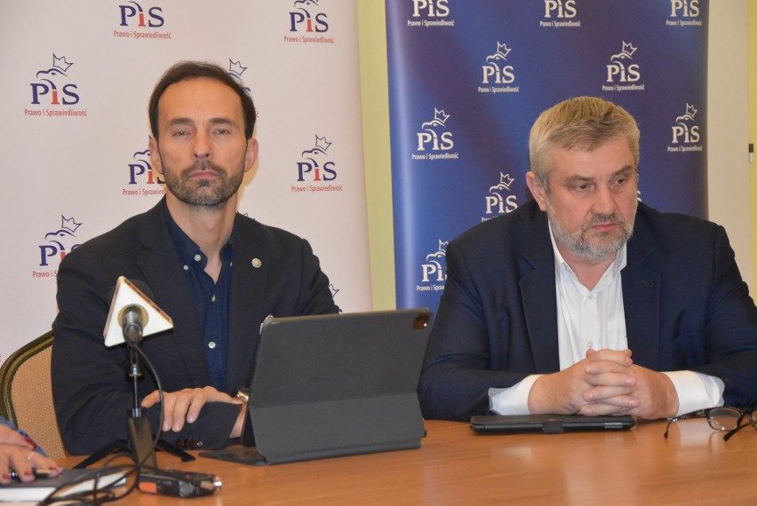 Paweł Grzybowski (z lewej) burmistrz Rypina został...