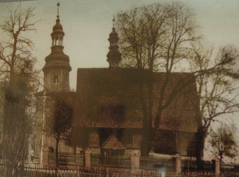Stary kościól drewniany dzisiaj stoi w Gliwicach.