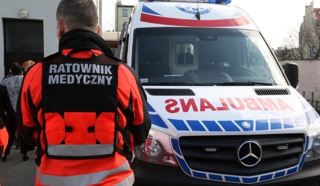 Załoga pogotowia z Głubczyc, czterech tamtejszych policjantów i siedmiu strażaków od poniedziałku na przymusowej kwarantannie.