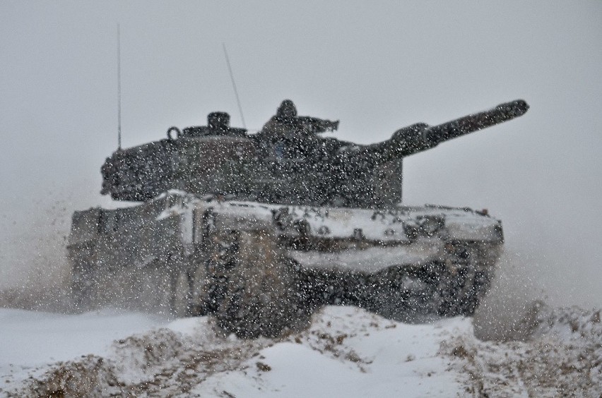 Śnieżna kurzawka nie nie powstrzymała czołgów