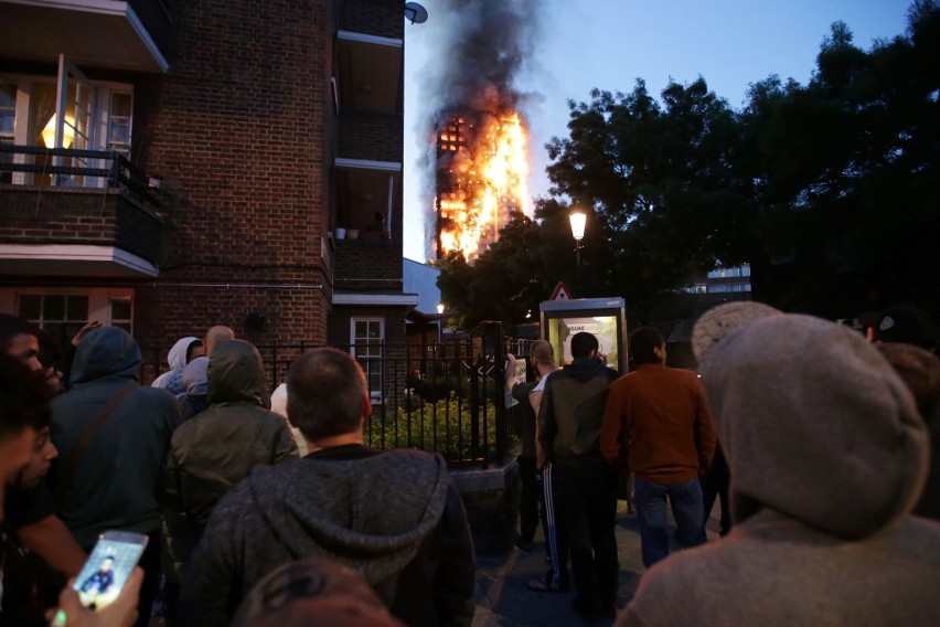 Wielka Brytania: Pożar wieżowca Grenfell Tower w Londynie, ofiary śmiertelne [ZDJĘCIA] [WIDEO]