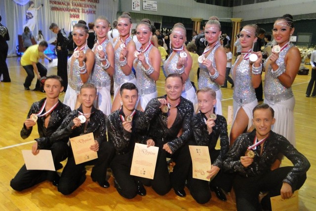 Brązowi medaliści mistrzostw Polski seniorów formacji tanecznych w tańcach latynoamerykańskich, grupa CMG Radom
