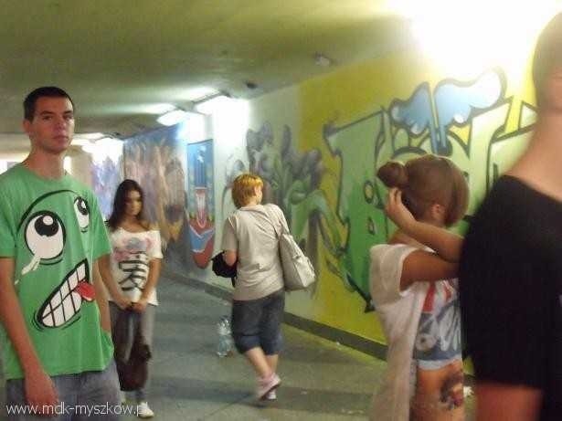 Graffiti w tunelu pod torami w Myszkowie